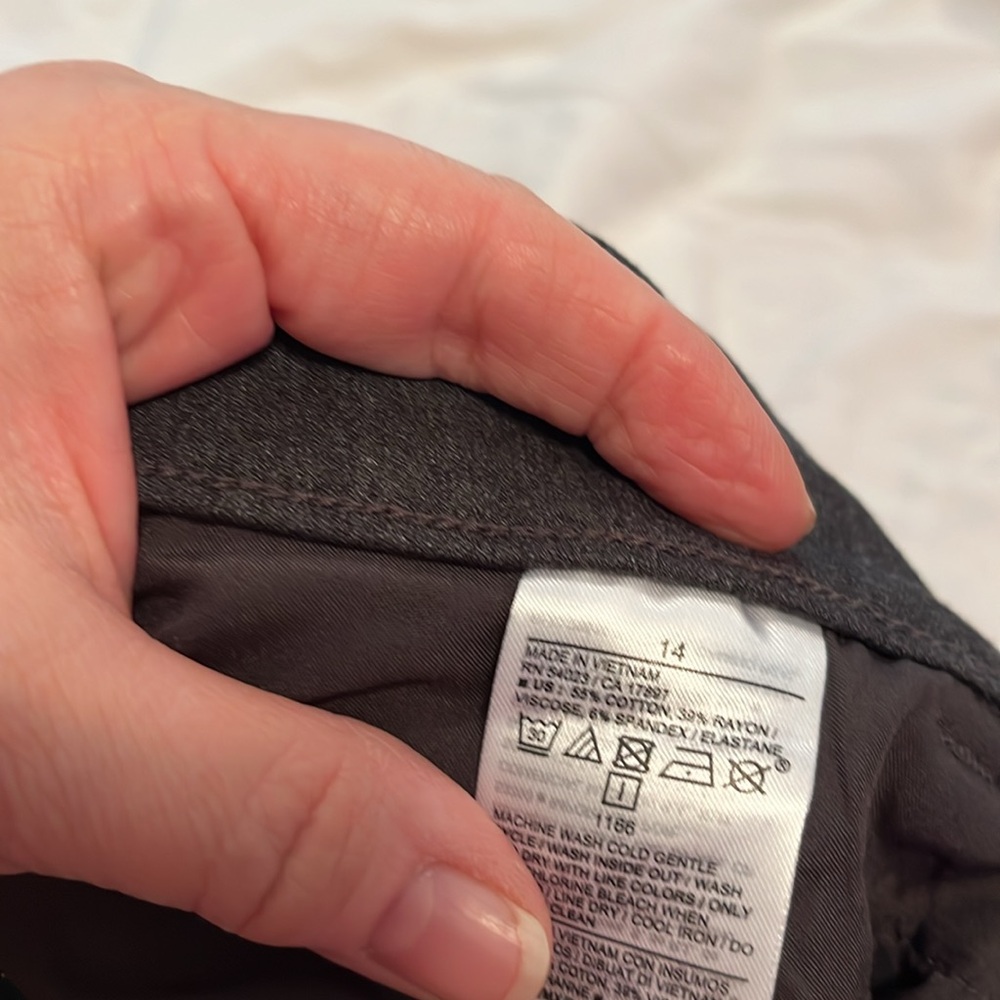 Old Navy pixie pants - Picture 8 of 8